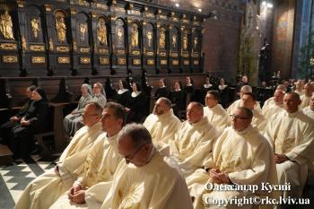 «Церква живе завдяки людям, які дозволяють Христу перемінити їхні серця». Закінчення канонічної візитації Львівського деканату. title=